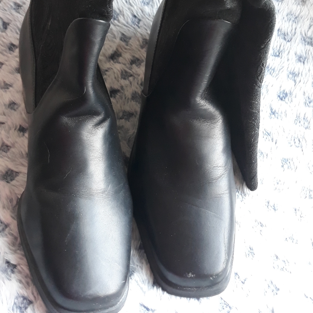 7.5 Black SUELA womens.boots